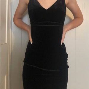 black bodycon dress